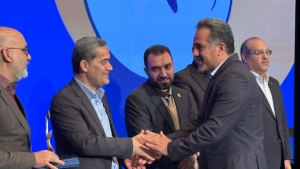 نشان «تا ثریا» بر سینه سروش سپهر نشست